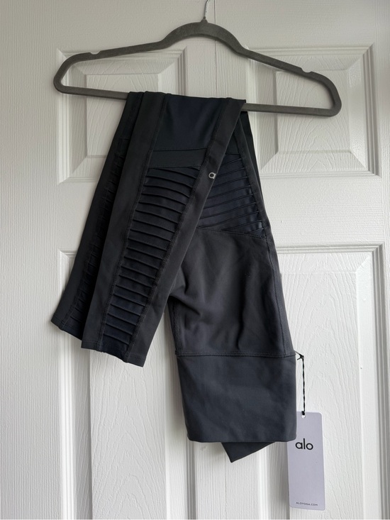 ALO Yoga Pants - BNWT ALO Yoga Women’s High Waist Moto Leggings in Charcoal Grey Size S